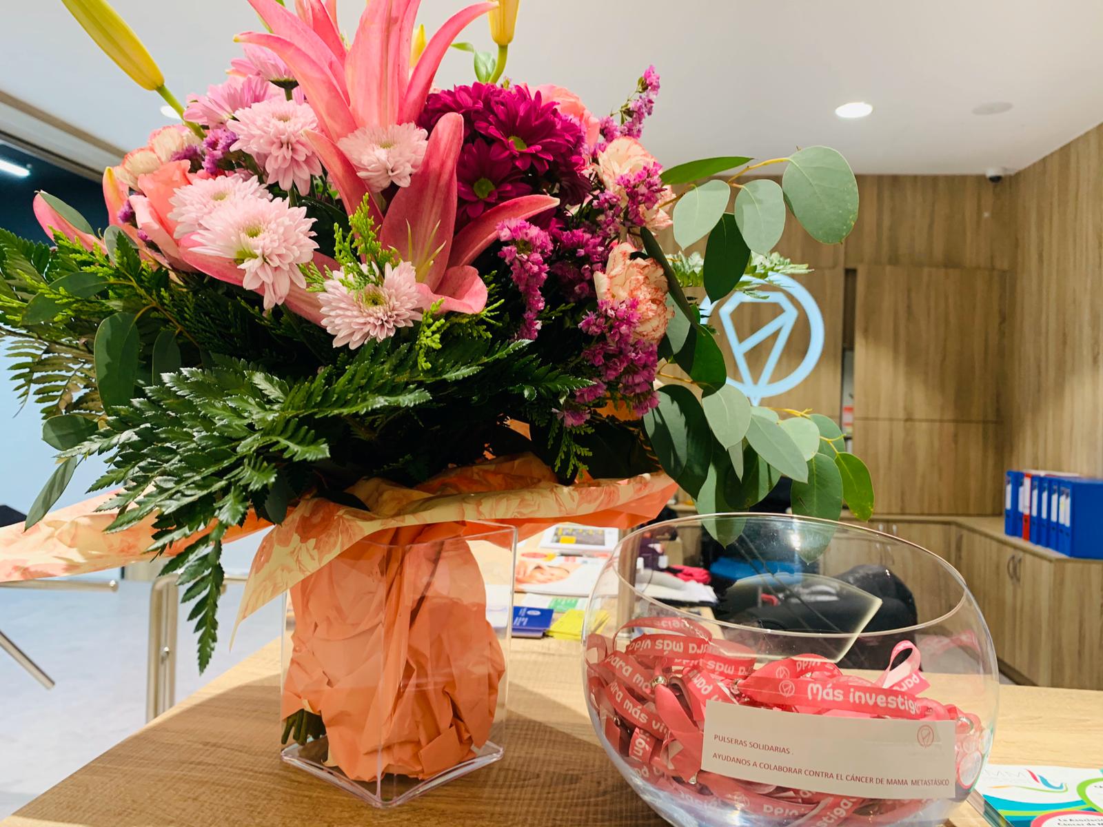 Ramo-de-flores-en-tonos-rosas.jpeg Ramo variado en tonos rosa - Imagen 1