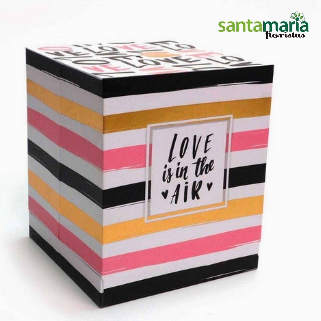 rosa-preservada-roja-cuadrada-love-is-in-the-air.jpg Rosa preservada roja, love is in the air - Imagen 1